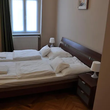 Belvaros Vendeghaz Πανσιόν Székesfehérvár
